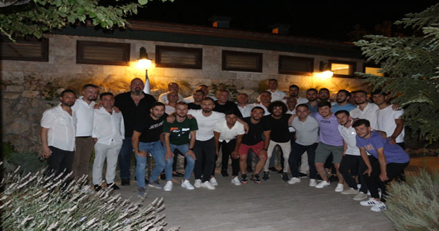 Kurtuluşspor yönetimi futbolcularla biraraya geldi